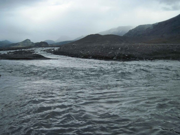 etwas bewegteres Wasser, hinten ging der Weg im Wasser weiter