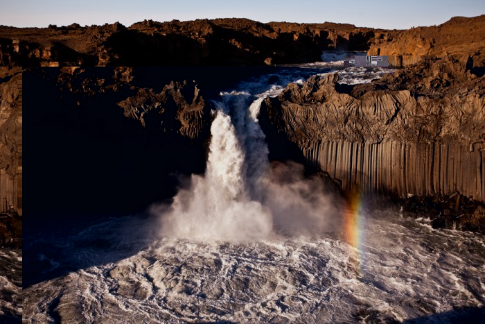 Aldeyjarfoss mit Regenbogen